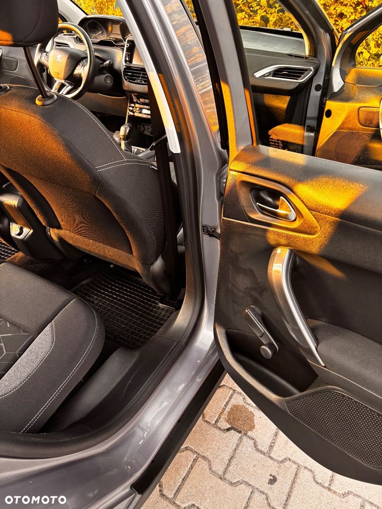 Peugeot 2008 1.2 Pure Tech Style S&S - 14