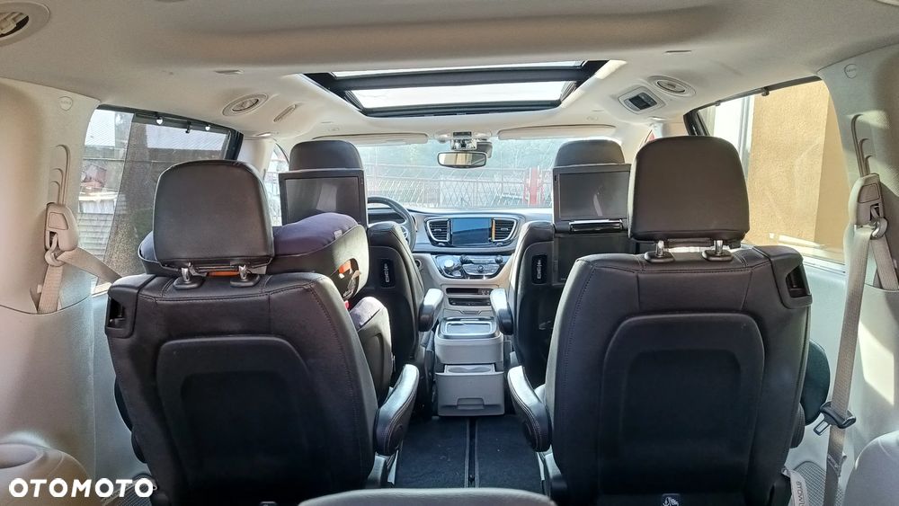 Chrysler Pacifica - 12