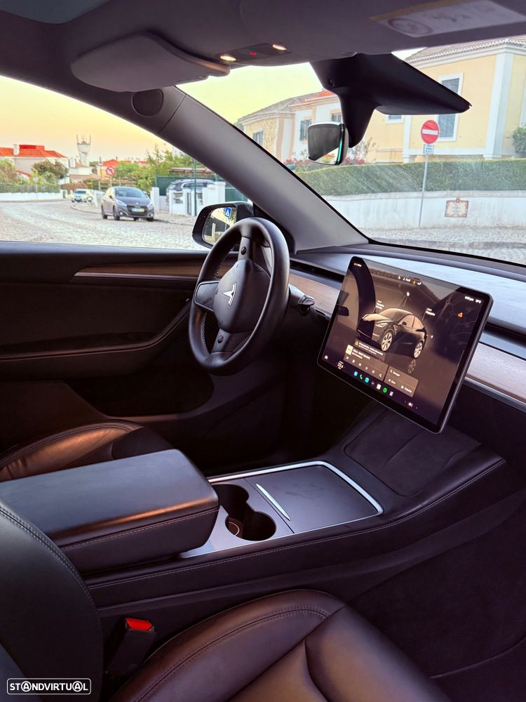 Tesla Model Y Long Range Dual Motor AWD - 2