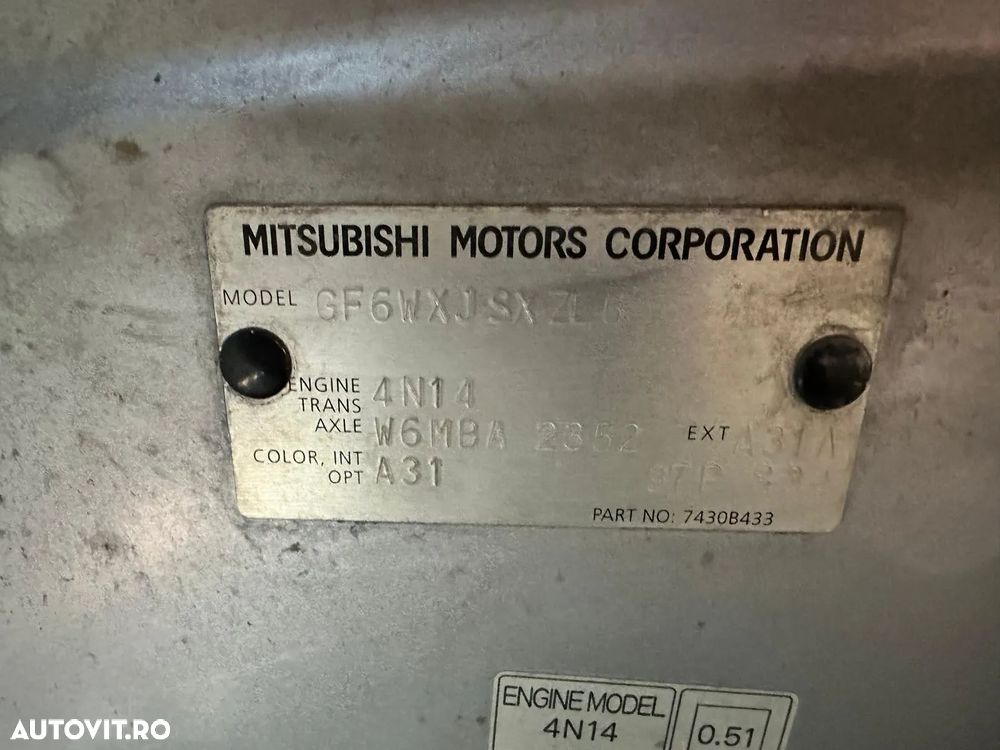 Mitsubishi Outlander - 10