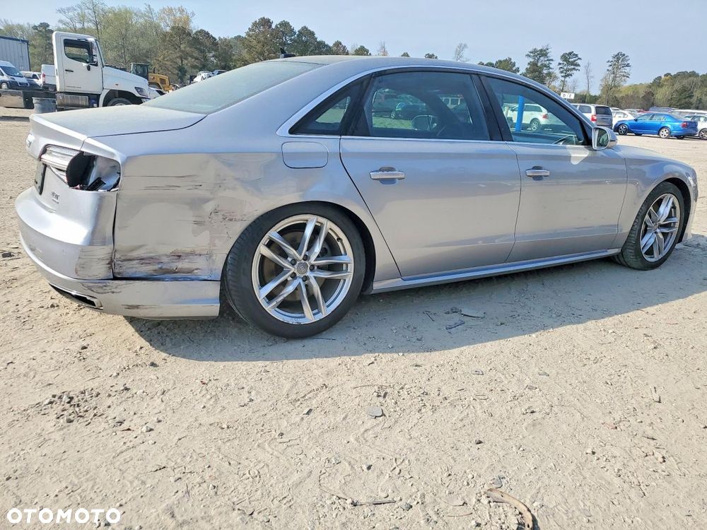 Audi A8 - 4