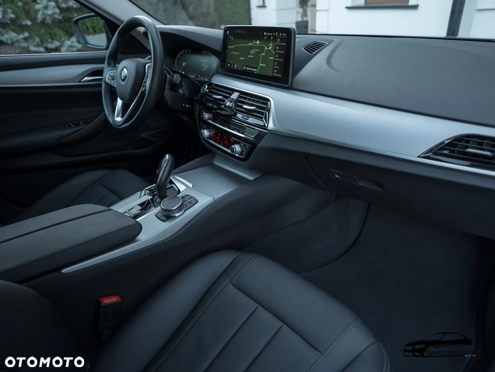 BMW Seria 5 520d - 28