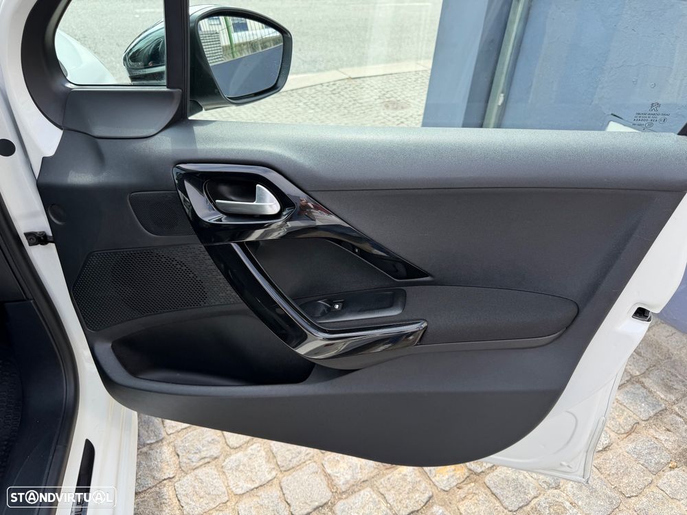 Peugeot 208 82 VTI Style — fotografia 36