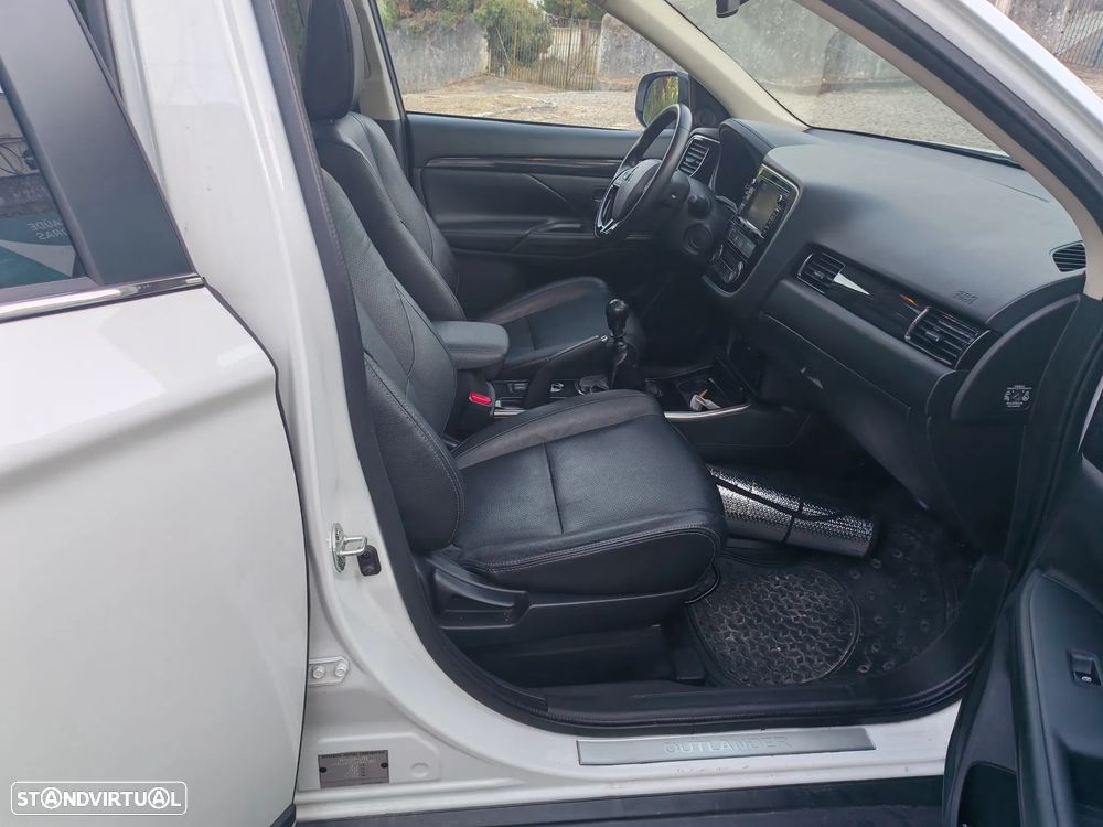 Mitsubishi Outlander 2.2 DI-D Instyle Navi - 16