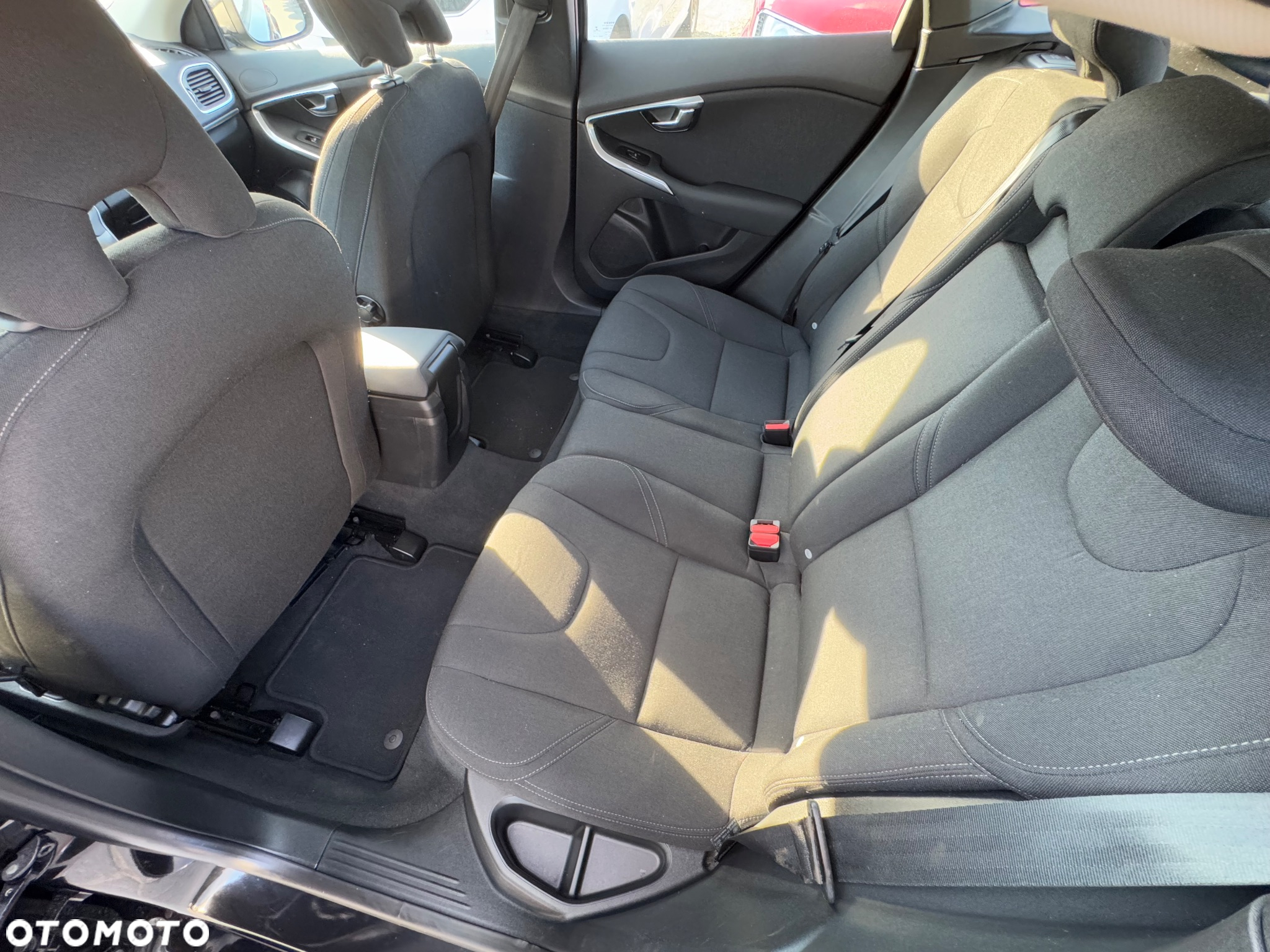 Volvo V40 D2 Drive-E Momentum - 33