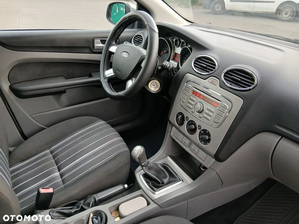 Ford Focus 1.8 TDCi Ambiente - 6