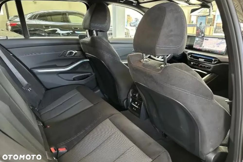 BMW Seria 3 318i M Sport - 26