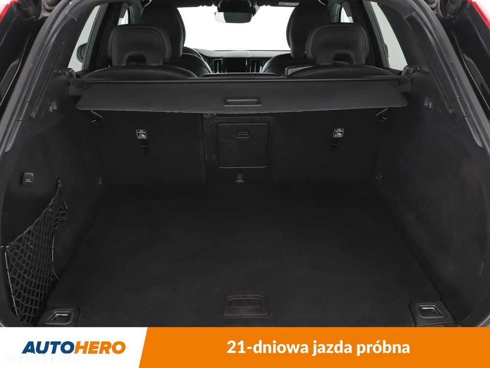 Volvo XC 60 D4 R-Design - 18