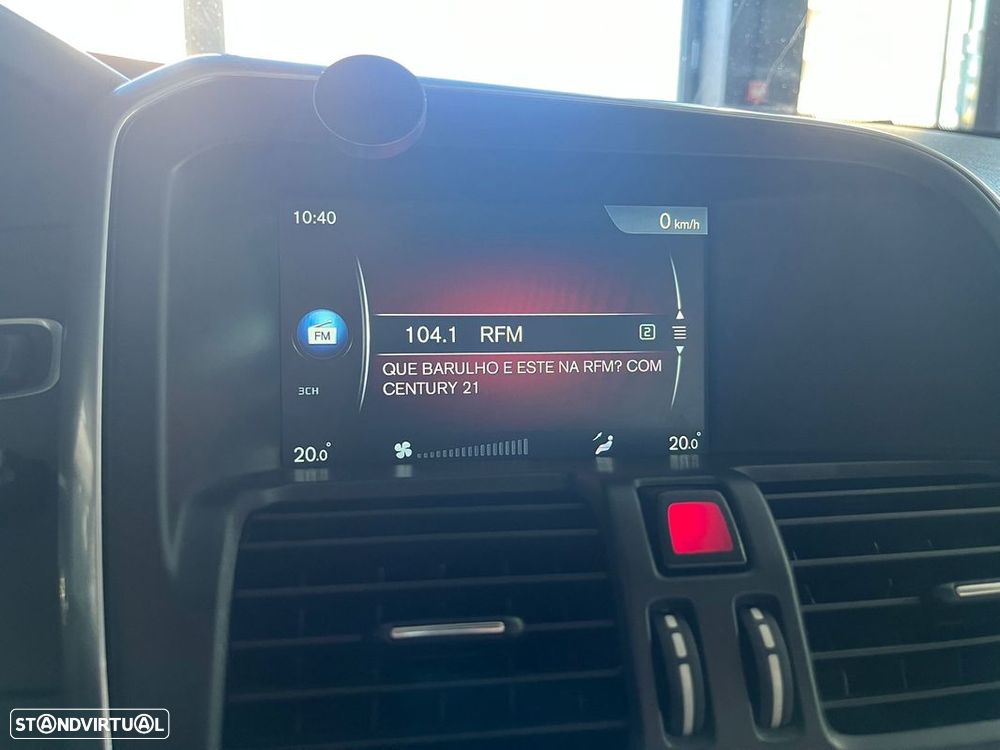 Volvo XC 60 2.0 D4 R-Design Momentum Geartronic - 14