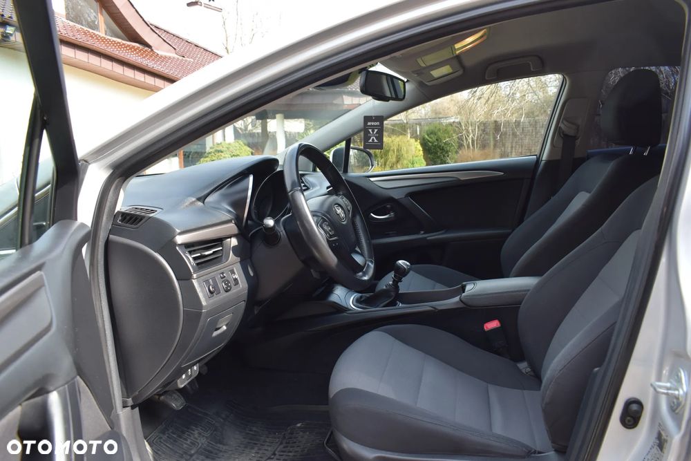 Toyota Avensis 1.8 Premium - 6