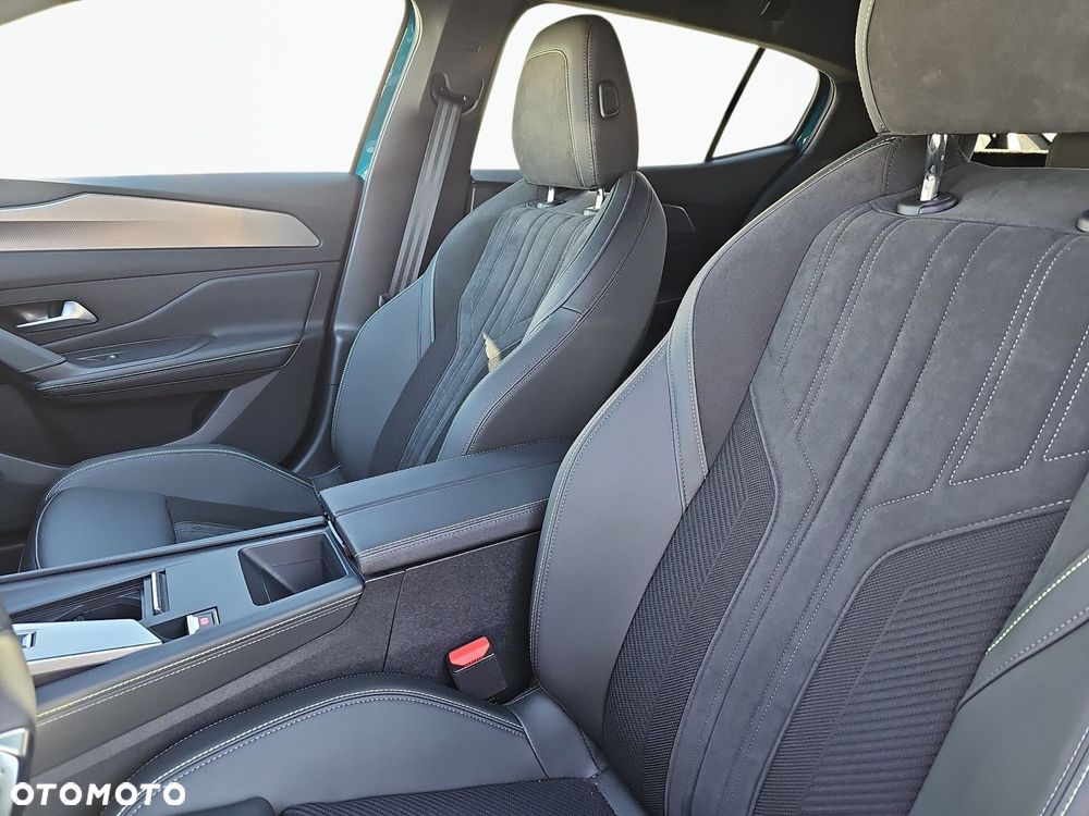 Peugeot 408 - 12