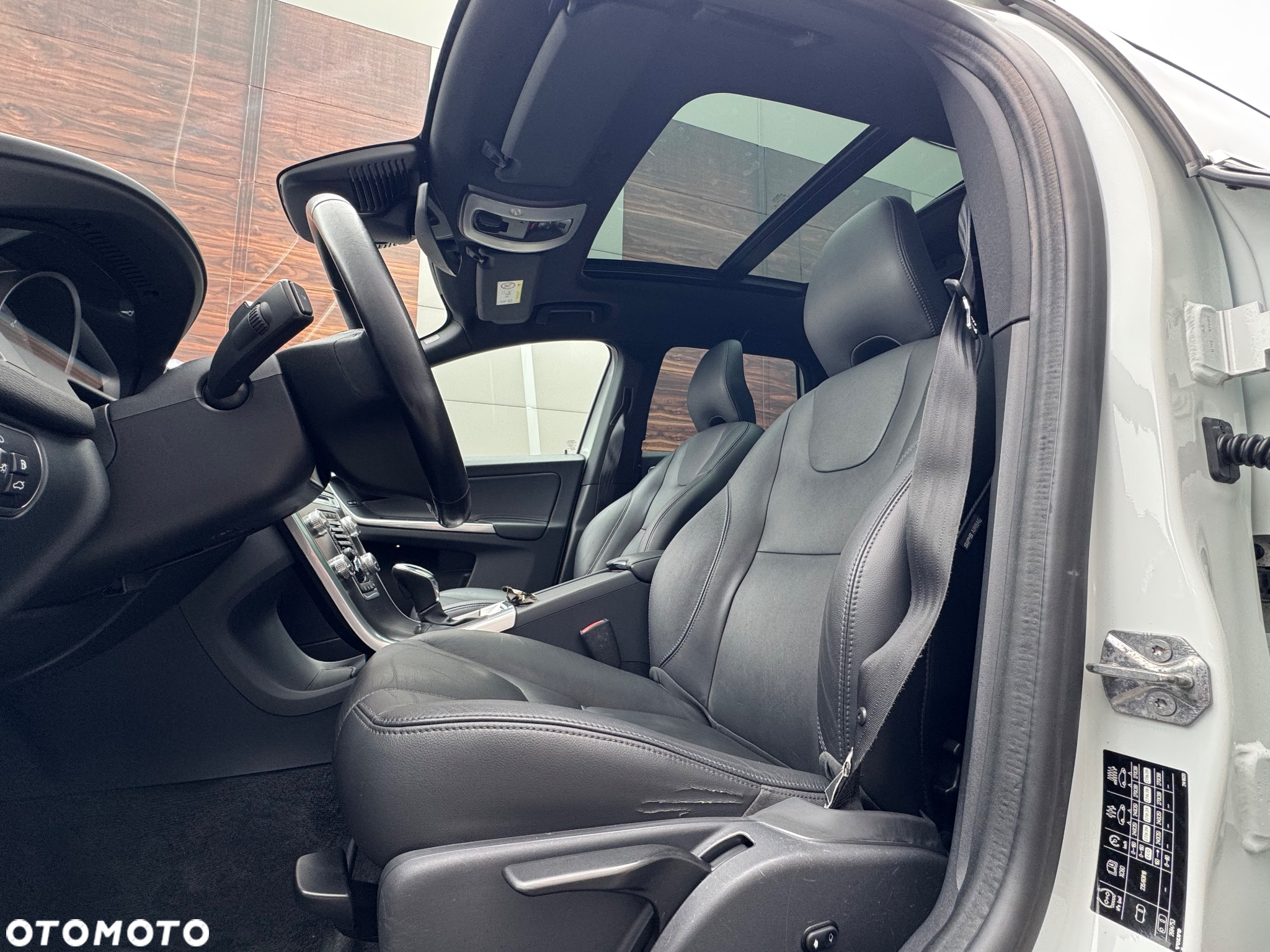 Volvo XC 60 D4 Drive-E Momentum - 26