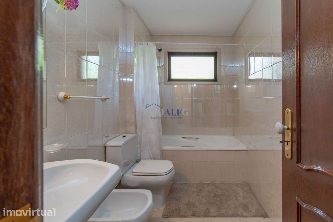 Arrendamento de quarto com casa de banho  em apartamento T3 em Algés - Grande imagem: 4/23