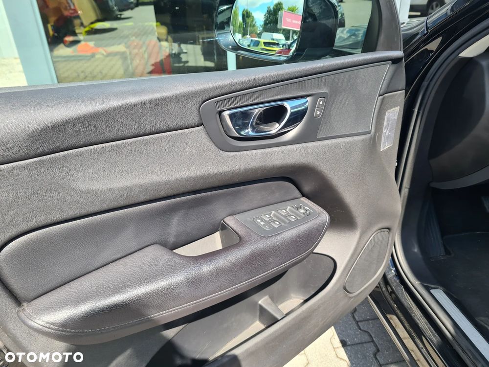 Volvo XC 60 B4 D AWD Momentum - 14