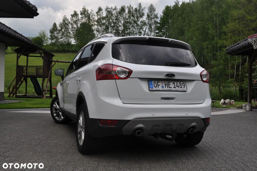 Ford Kuga 2.0 TDCi 2x4 Titanium - 4