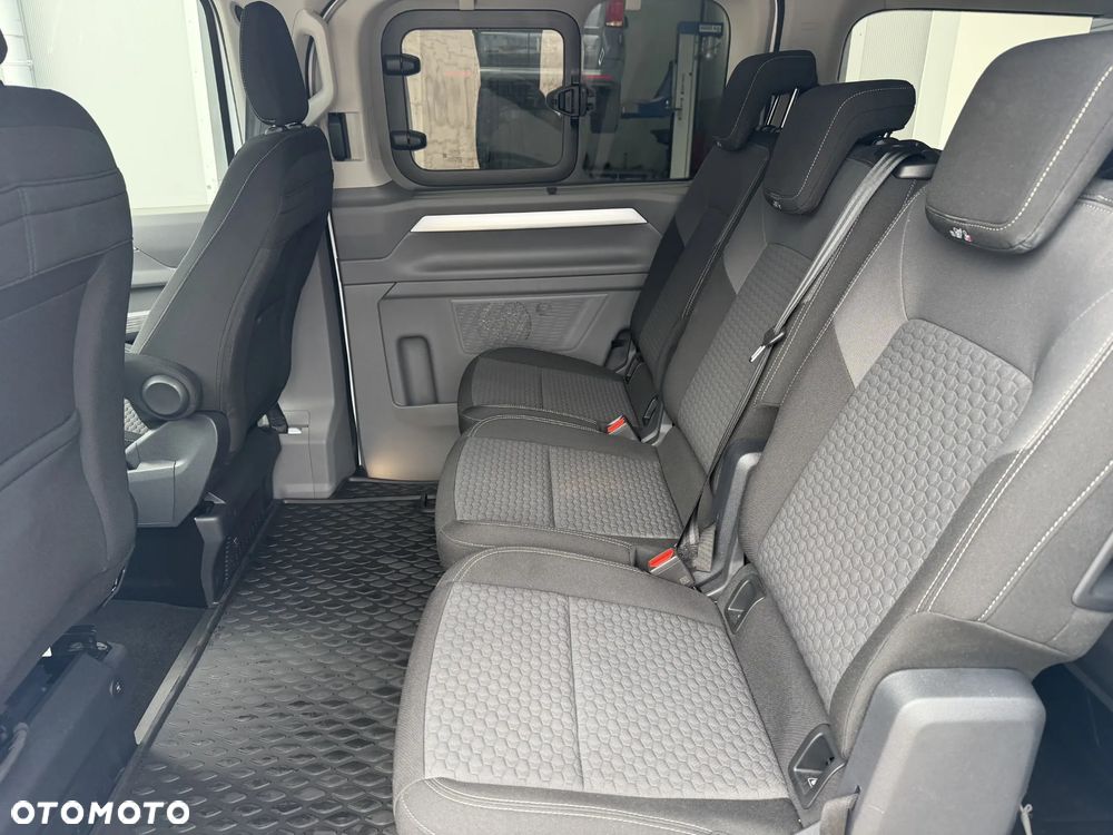 Volkswagen Caravelle - 8