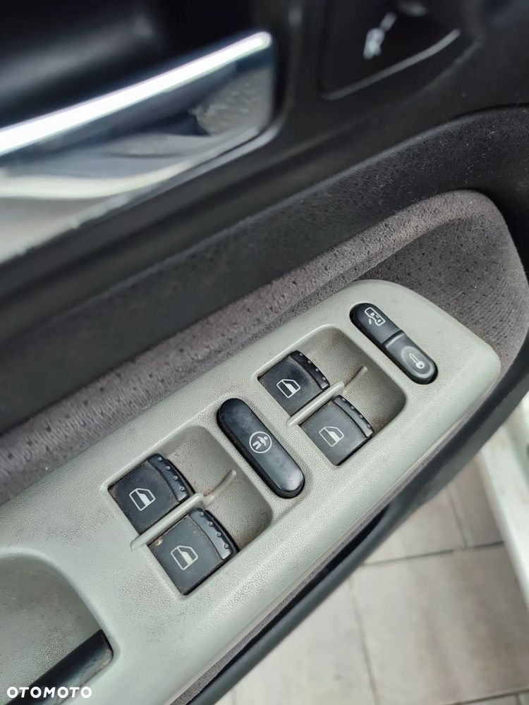 Volkswagen Golf 1.9 TDI Comfortline - 14