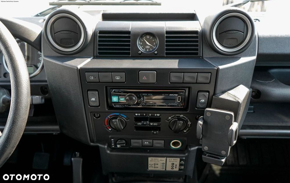 Land Rover Defender - 23