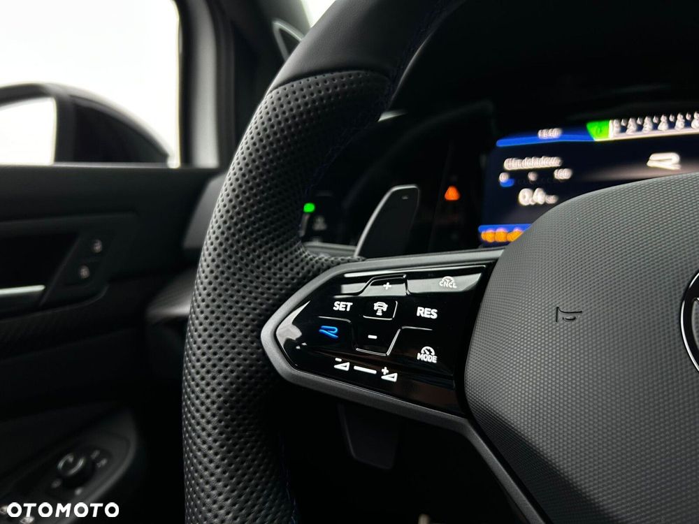 Volkswagen Golf - 10