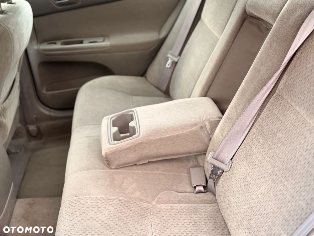 Toyota Camry 2.4 VVT-i - 25