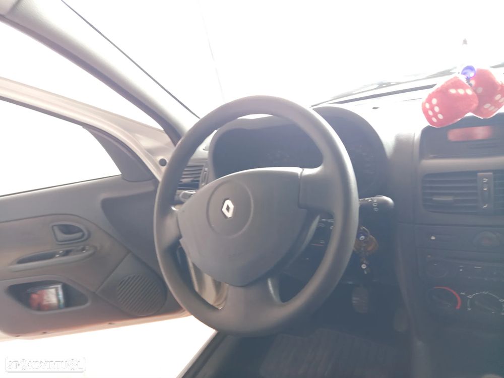 Renault Clio - 12