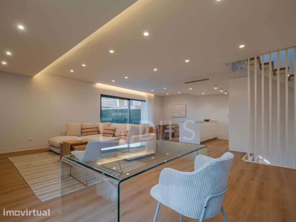 Moradia T3 duplex com garagem e piscina na Herdade do Meio, Amora - Grande imagem: 3/70