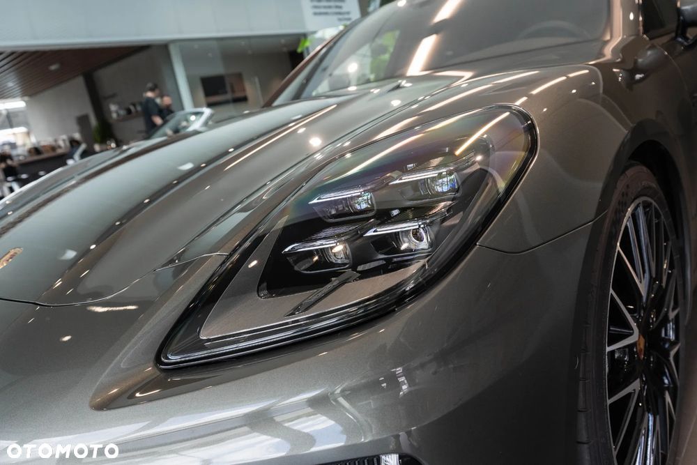 Porsche Panamera 4 E-Hybrid PHEV - 35