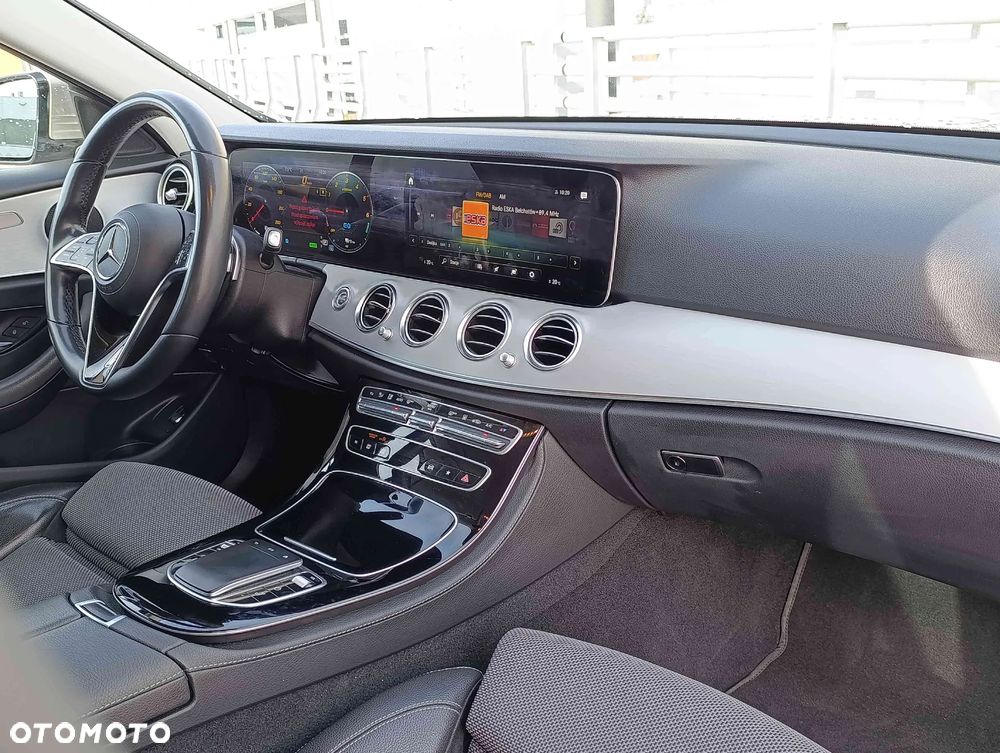 Mercedes-Benz Klasa E 300 de 4Matic T 9G-TRONIC - 21