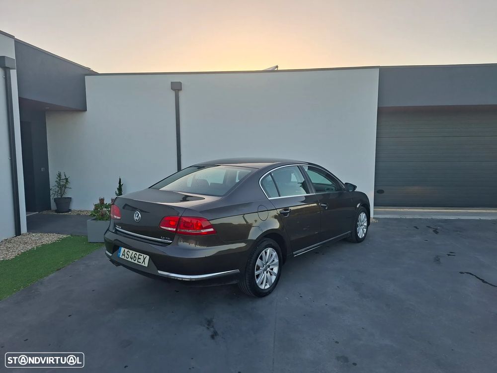 VW Passat 2.0 TDI BlueMotion Exclusive - 11