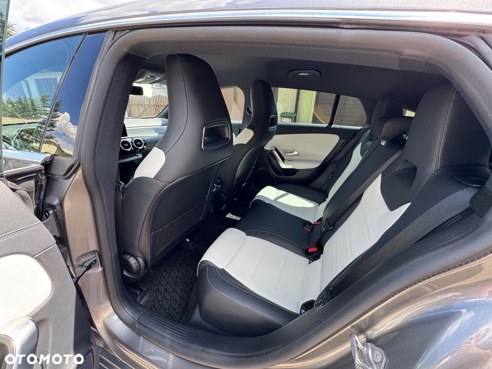Mercedes-Benz CLA 220 d AMG Line 8G-DCT - 9