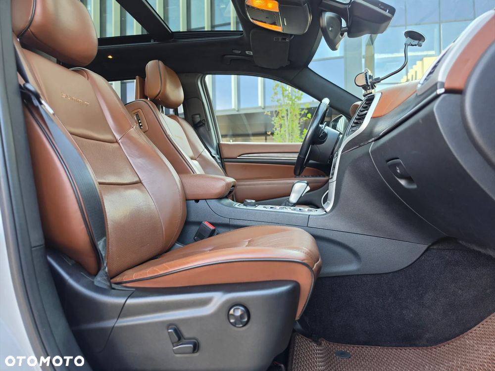 Jeep Grand Cherokee - 24
