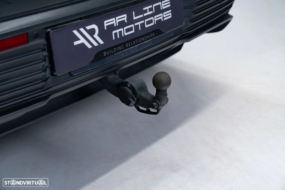 Porsche Macan Electric 4 - 16