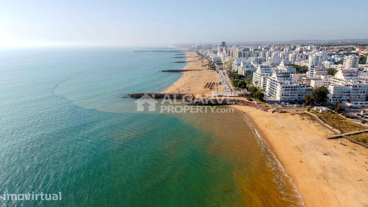 Luxuoso apartamento T2 novo em frente à Praia de Quarteira, Algarve - Grande imagem: 4/12