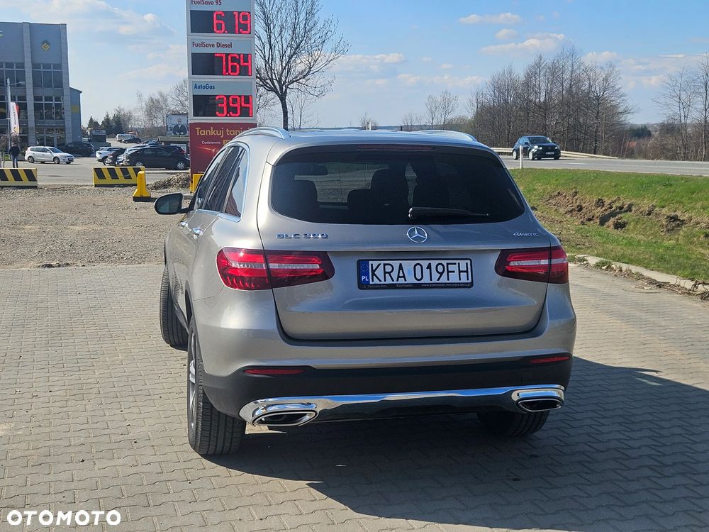 Mercedes-Benz GLC 300 4Matic 9G-TRONIC - 9