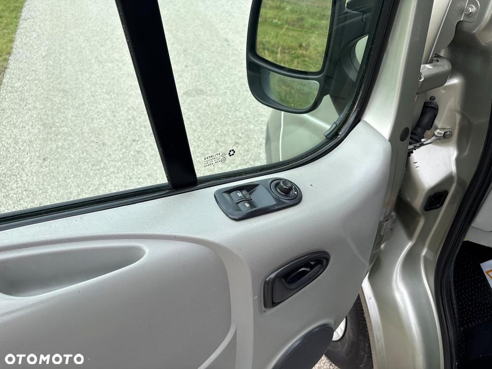 Opel Vivaro - 17