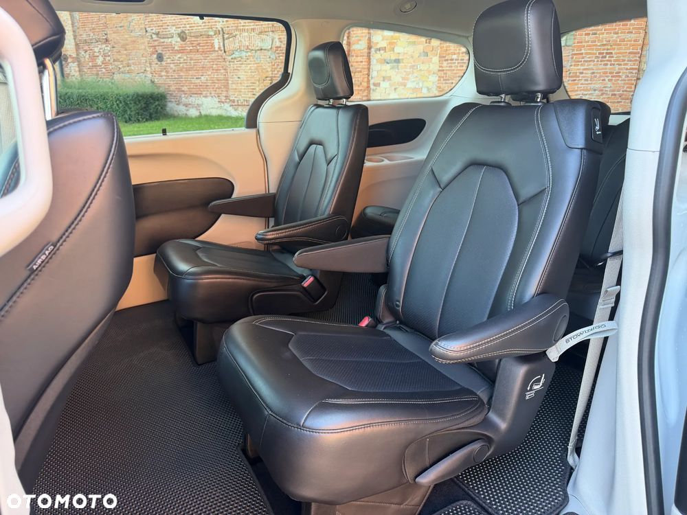 Chrysler Pacifica - 20