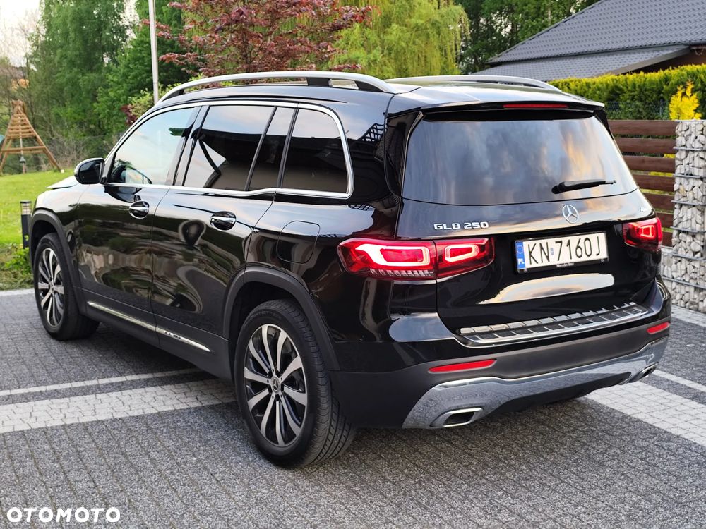 Mercedes-Benz GLB 250 4Matic 8G-DCT Progressive - 3