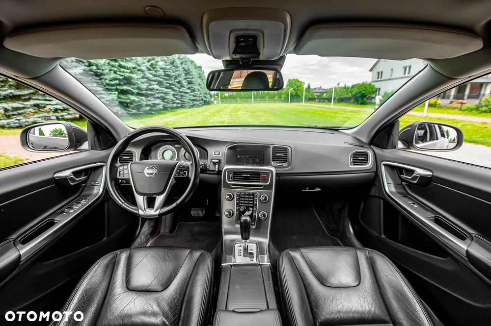 Volvo V60 D5 Geartronic Momentum - 5