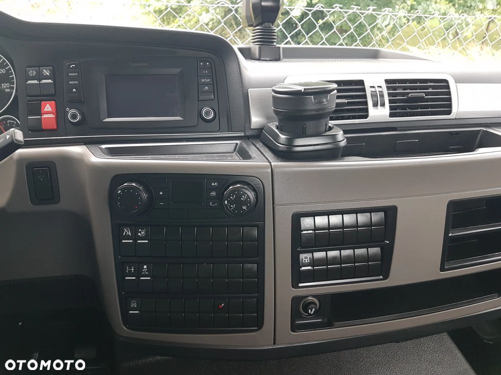 MAN TGL 12.220 HAKOWIEC SKIBICKI 4x2 KLIMA HAKOWIEC DO KONTENERÓW MANUAL 12T POD KONTENERY - 12