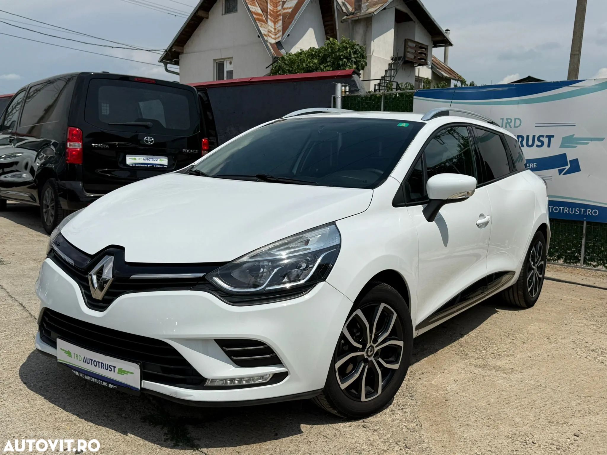 Renault Clio Estate TCe Zen - 1