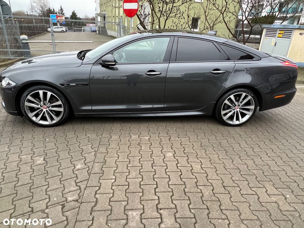 Jaguar XJ - 9