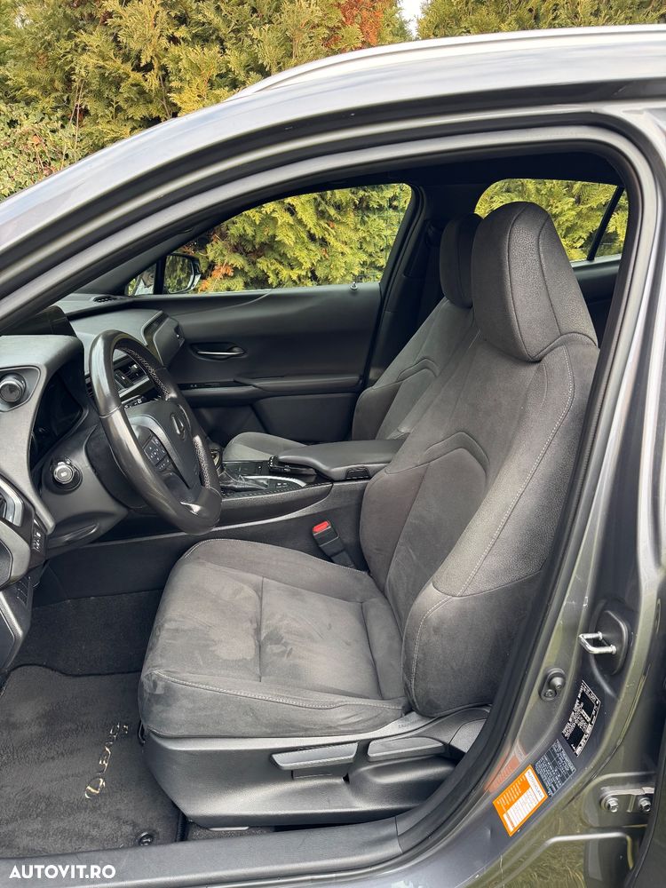 Lexus UX 250h FWD Business - 26