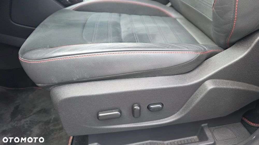 Ford Kuga 1.5 EcoBoost 2x4 ST-Line - 29