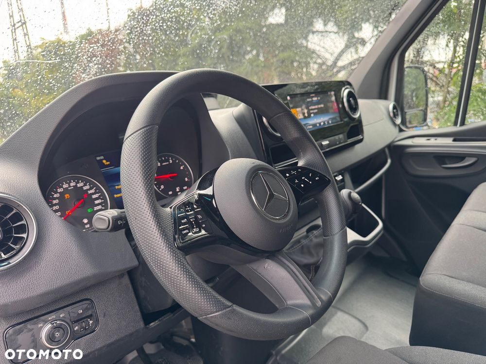 Mercedes-Benz SPRINTER - 33