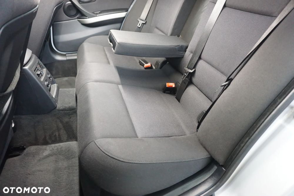 BMW Seria 3 318d - 27
