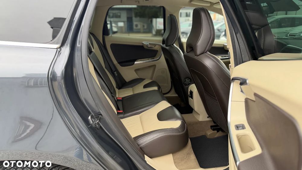 Volvo XC 60 D5 AWD Summum - 36