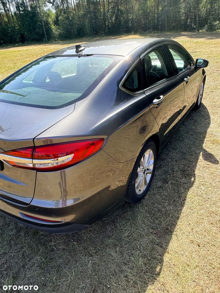 Ford Fusion - 4