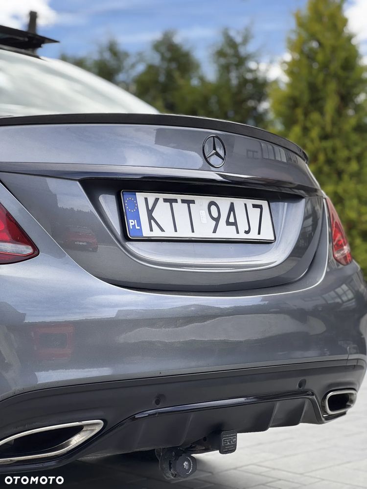 Mercedes-Benz Klasa C 300 4Matic 9G-TRONIC AMG Line - 11