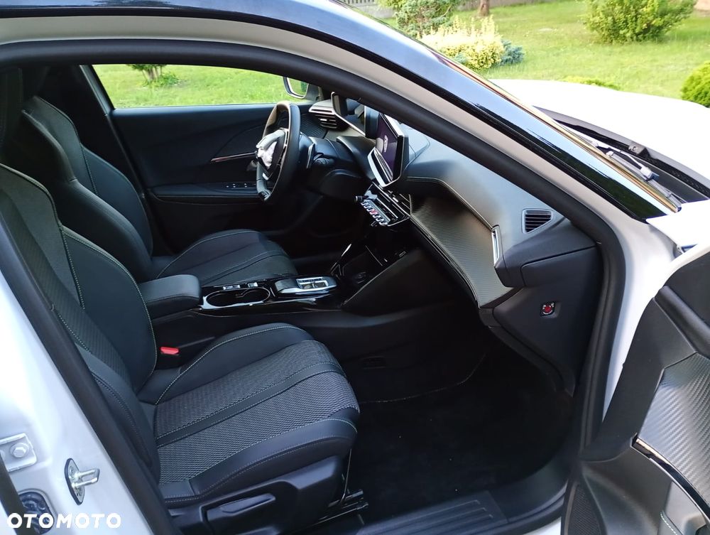 Peugeot 2008 Hybrid 136 e-DSC GT - 11