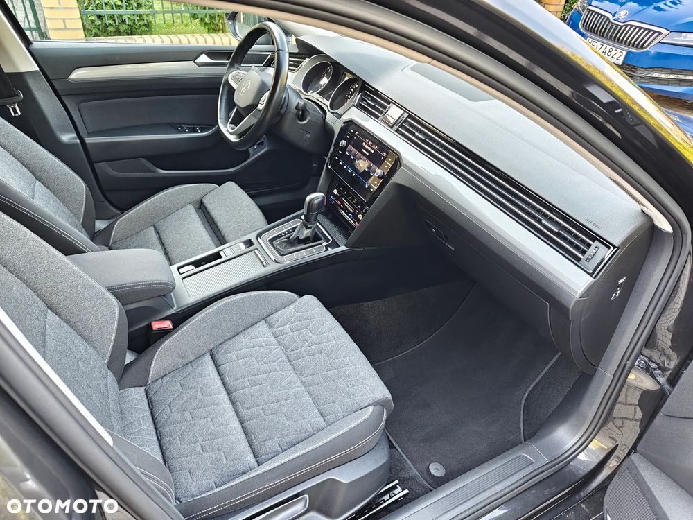 Volkswagen Passat - 19